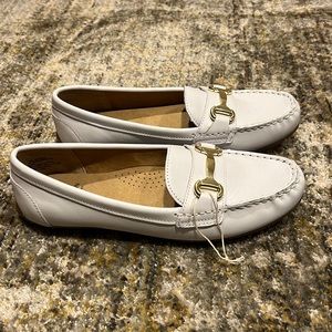 White Mountain leather loafers size 8.5